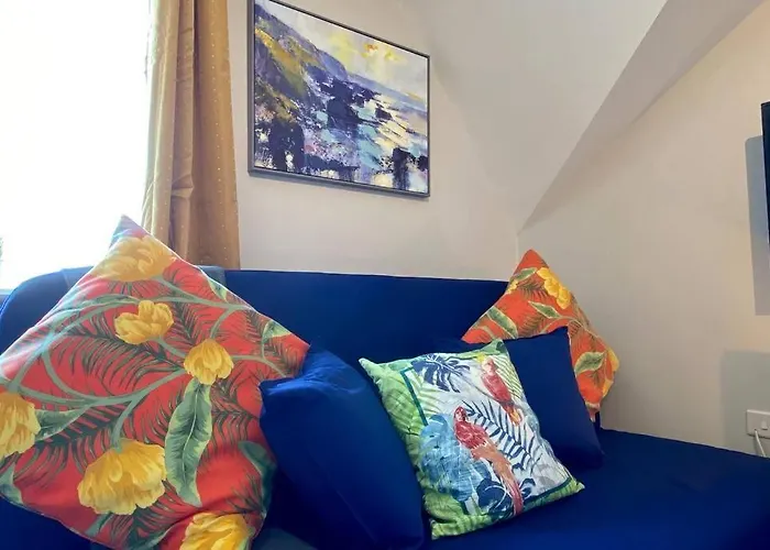 Stunning Apartment - 5 Minute Walk To The Best Beach! - Great Location - Parking - Fast Wifi - Smart Tv - Newly Decorated - Close To Bournemouth & Poole Town Centre & Sandbanks