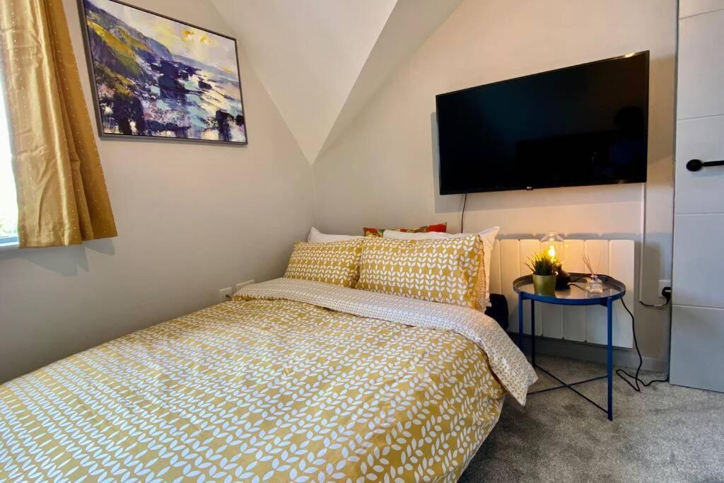 Apartment Beachside Bliss: Stylish Near