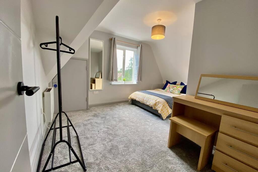 Beachside Bliss: Stylish Near Apartment
