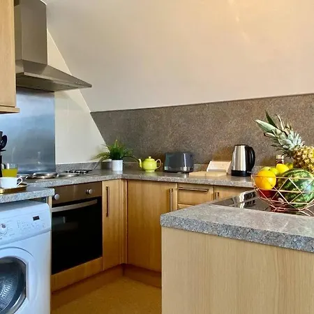 Beachside Bliss: Stylish Apartment near Bournemouth Exterior photo