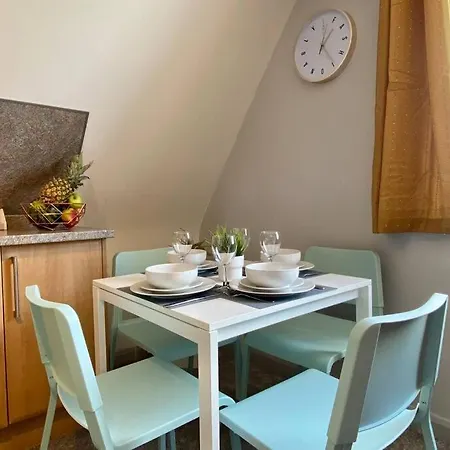 Beachside Bliss: Stylish Apartment near Bournemouth Exterior photo
