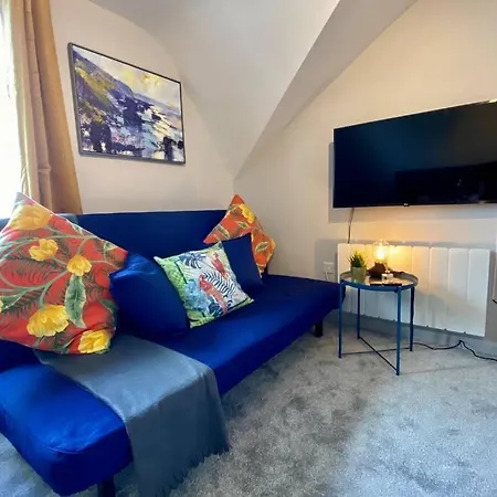Beachside Bliss: Stylish Apartment near Bournemouth Exterior photo