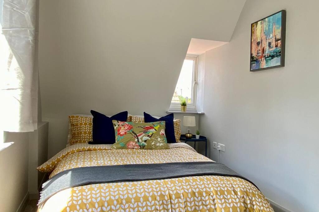 Stunning - 5 Minute Walk To The Beach! - Great Location - Parking - Fast Wifi - Smart Tv - Newly Decorated - Close To & Poole Town Centre & Sandbanks *