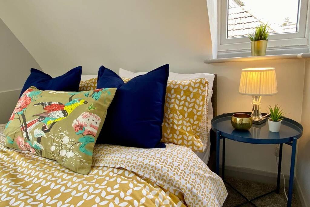 Stunning - 5 Minute Walk To The Beach! - Great Location - Parking - Fast Wifi - Smart Tv - Newly Decorated - Close To & Poole Town Centre & Sandbanks * Bornemouth