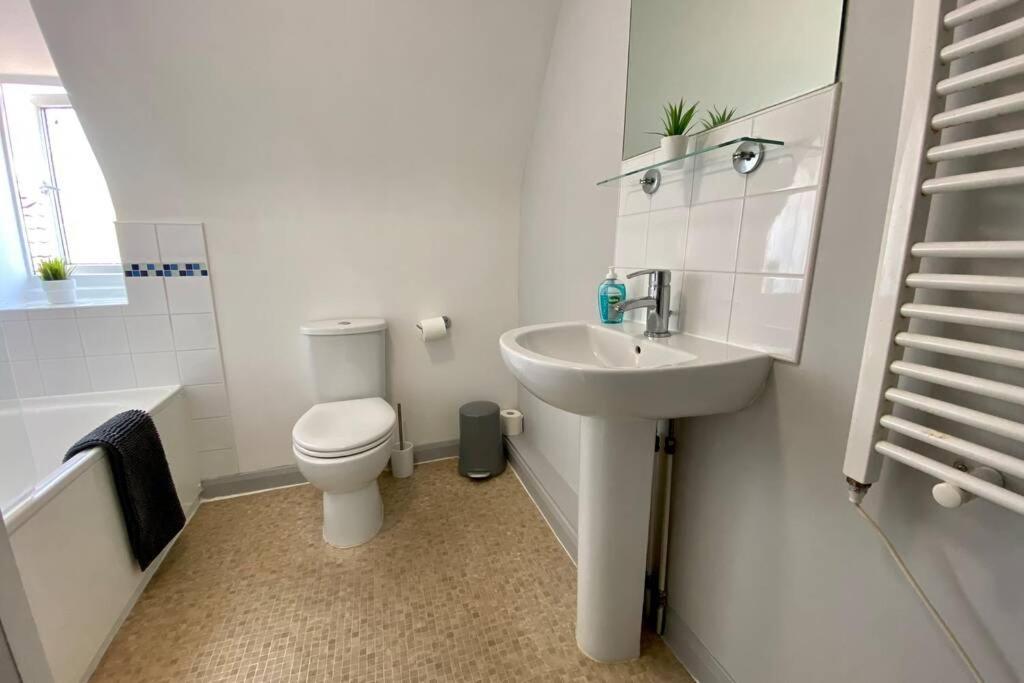 Stunning - 5 Minute Walk To The Beach! - Great Location - Parking - Fast Wifi - Smart Tv - Newly Decorated - Close To & Poole Town Centre & Sandbanks Appartement *